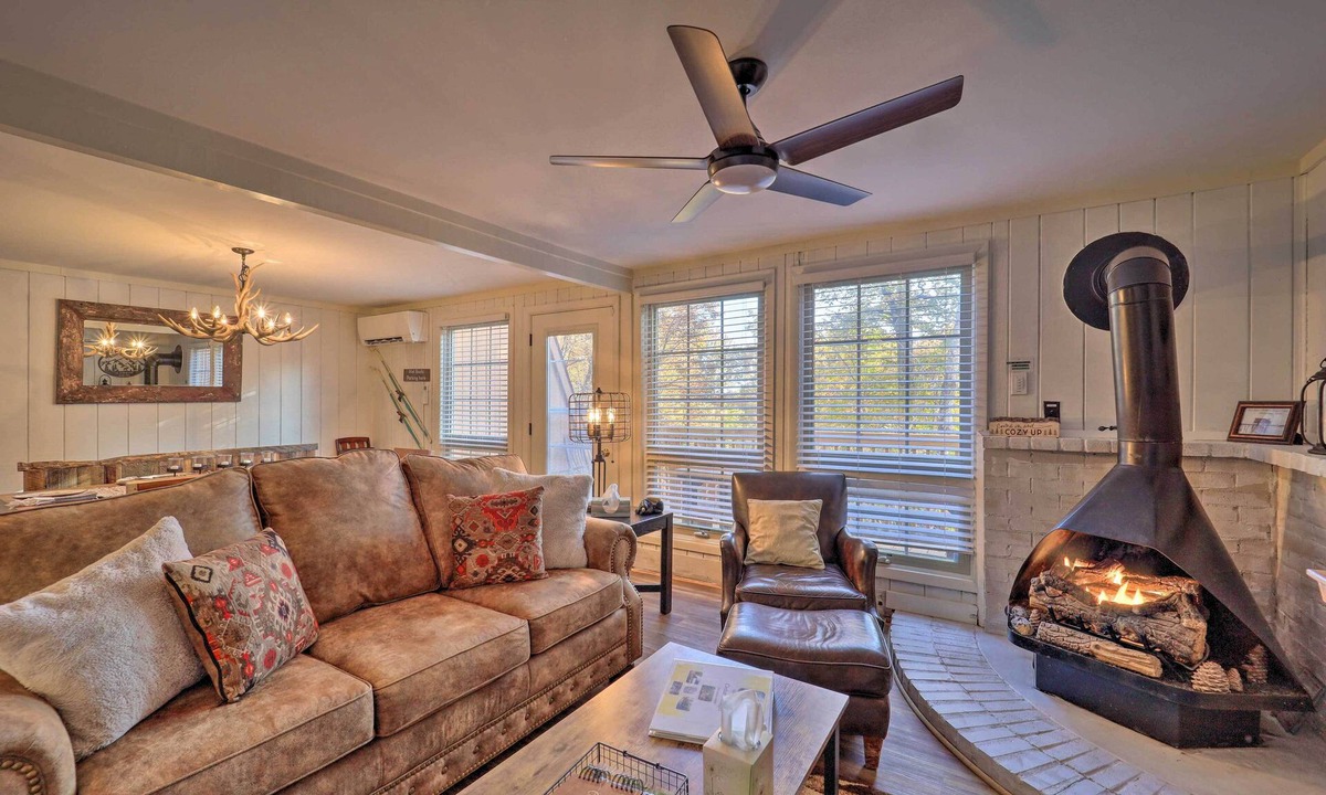 Beech Mountain Condo | < 1 Mi to Beech Mtn Ski! Condo w/Hot Tub Access