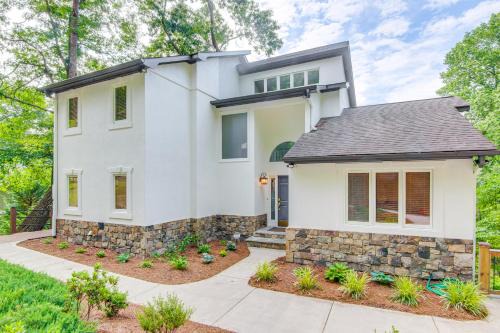 Garner Cove House | 2-Story Deck: Waterfront Lake Lure Home!