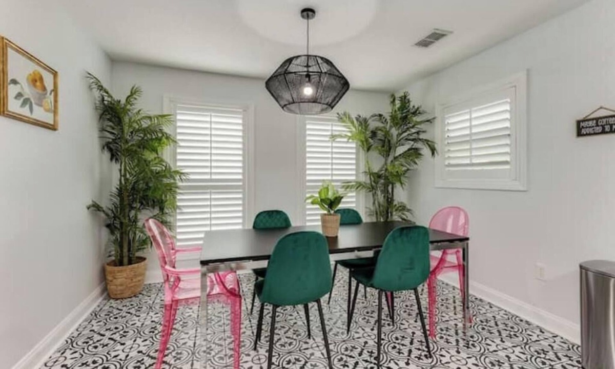 Riverside House | 2680- Space Cadet, Single Level, Big Yard, Large Living Area, Pet & Kid Friendly