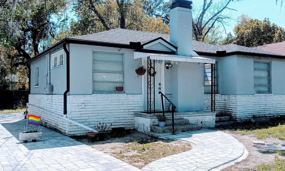 Brentwood House | 2BR/1BA w/Backyard near Jax Zoo - Welcome, Train Enthusiasts!