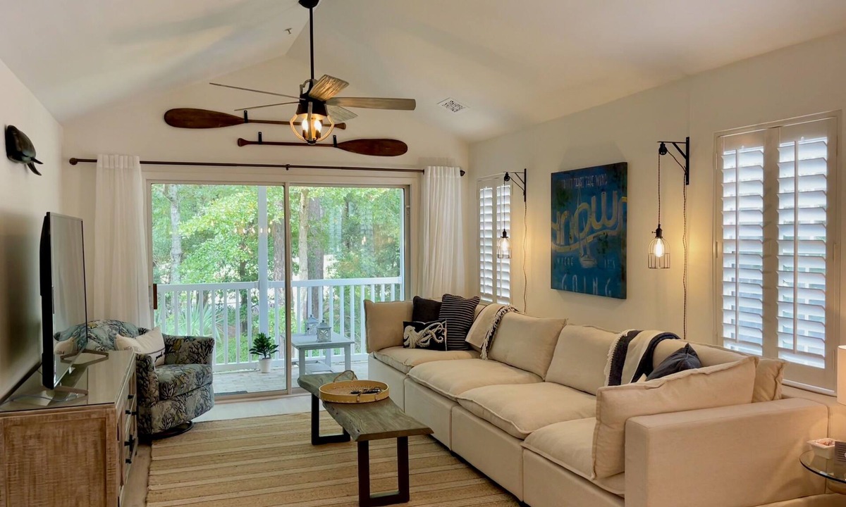 Pawleys Island Condo | 3 Bed/3 Bath Remodeled End Unit & 5 min to Beach! Pet Friendly!