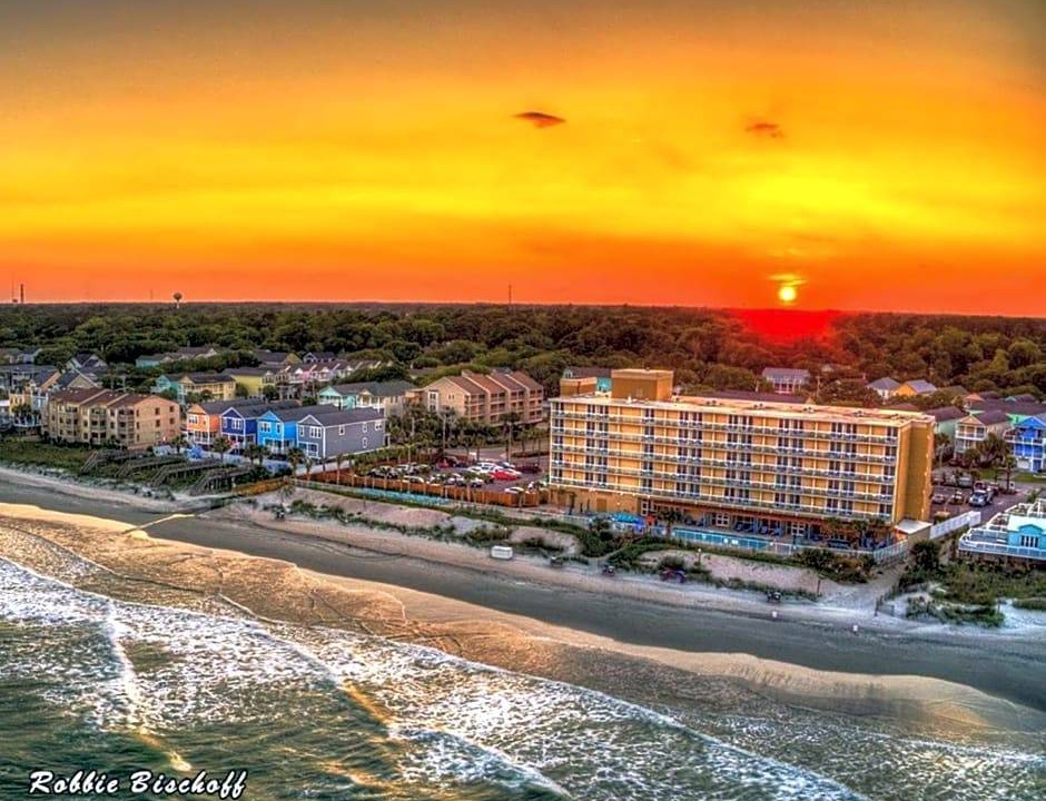 Surfside Beach Hotel | 3-Star Hotel ∙ Holiday Inn Oceanfront at Surfside Beach, an IHG Hotel