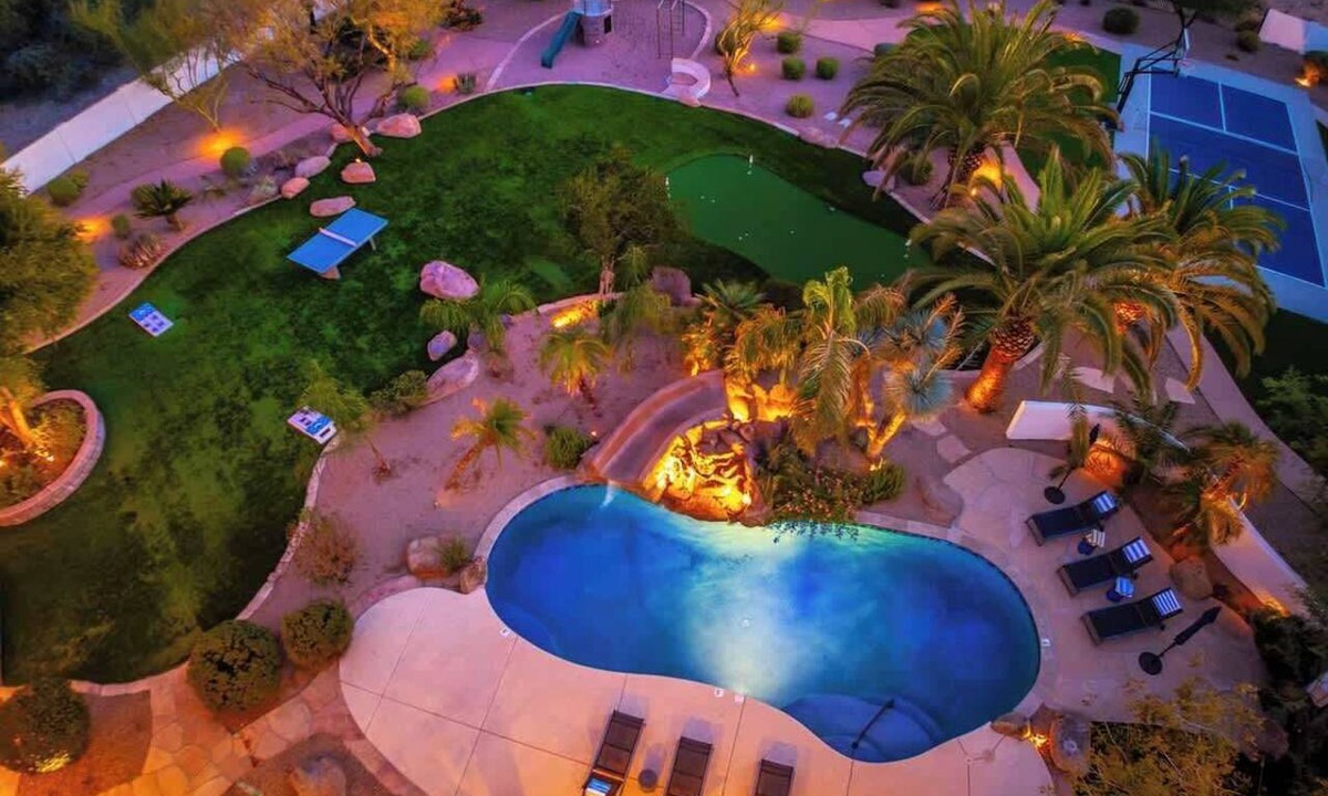 Cactus Acres Villa | 3Million$ LuxWaterSlide Getaway*PickleBall*Golf*