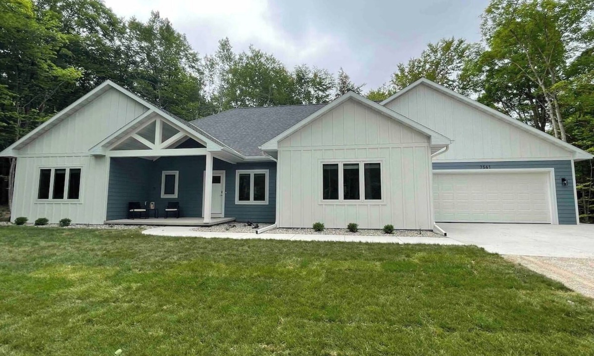 Egg Harbor House | 4 Master Suite Home Sleeps 12 w/Hot Tub in Door Co