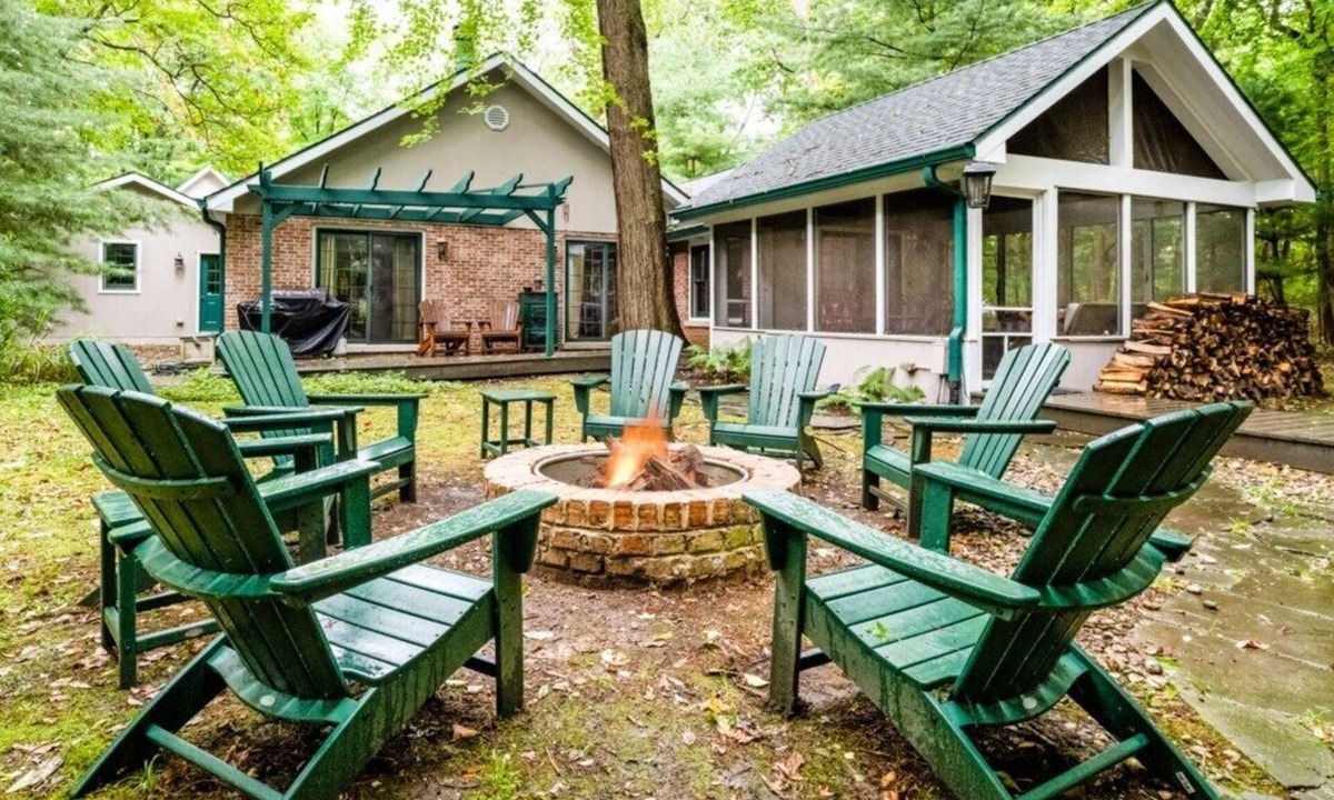 Harbert Cottage | (4 Nt Min!) Harbert Home With Hot Tub & Close To Beach!