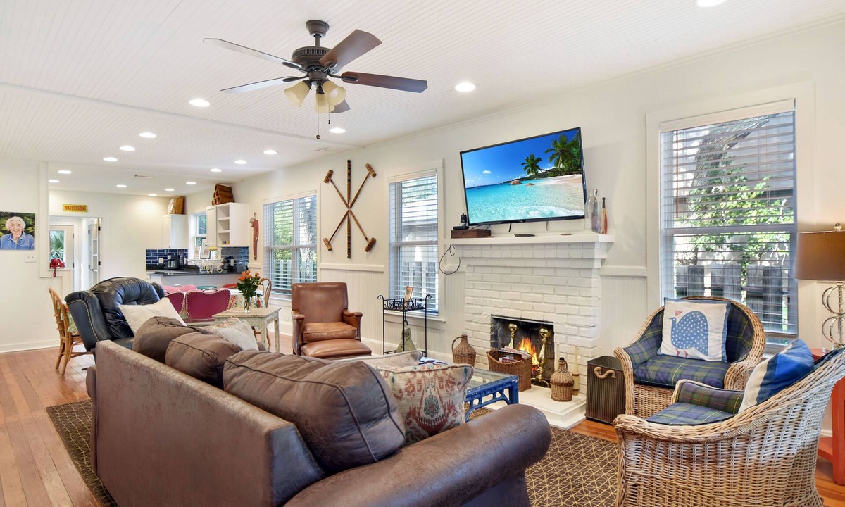 East Beach House | 450 ft to East Beach 2 Kings Pet Friendly Sleeps 6 St. Simons Island