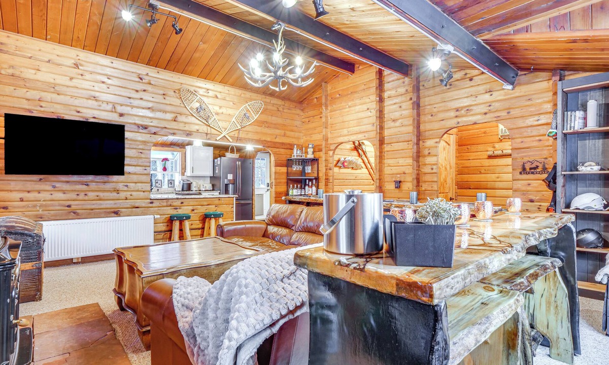 Blue River Cabin | 5 Mi to Breckenridge Ski Resort: Cozy Wood Cabin!