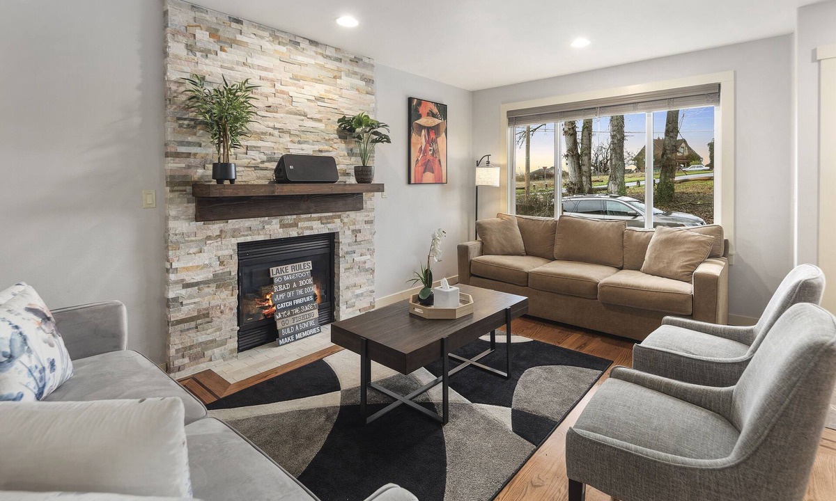 Rainier Valley House | 5BD Spacious Seattle Home With Gameroom ~ Near Sea-Tac Airport!