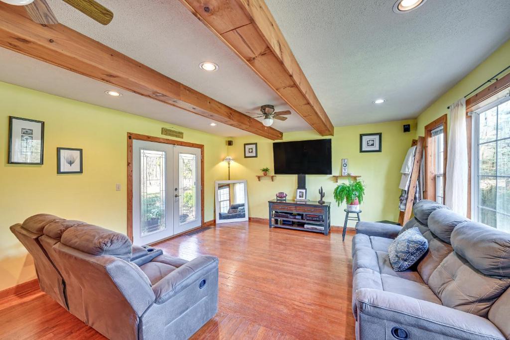 Niles House | 6-Acre Family-Friendly Getaway in Niles!