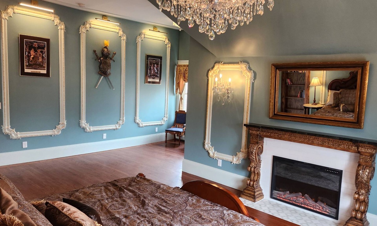 Minneapolis House | 6 bedroom, 4 Bathroom Victorian Mansion 1 Mile from Downtown Minneapolis