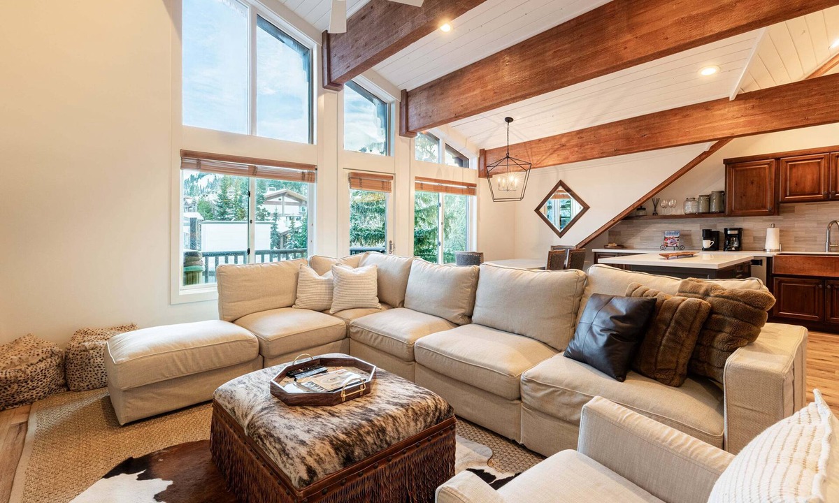 Deer Valley Condo | Amazing Views & Private Hot Tub, 2 Cozy Master BD - Winter escape!