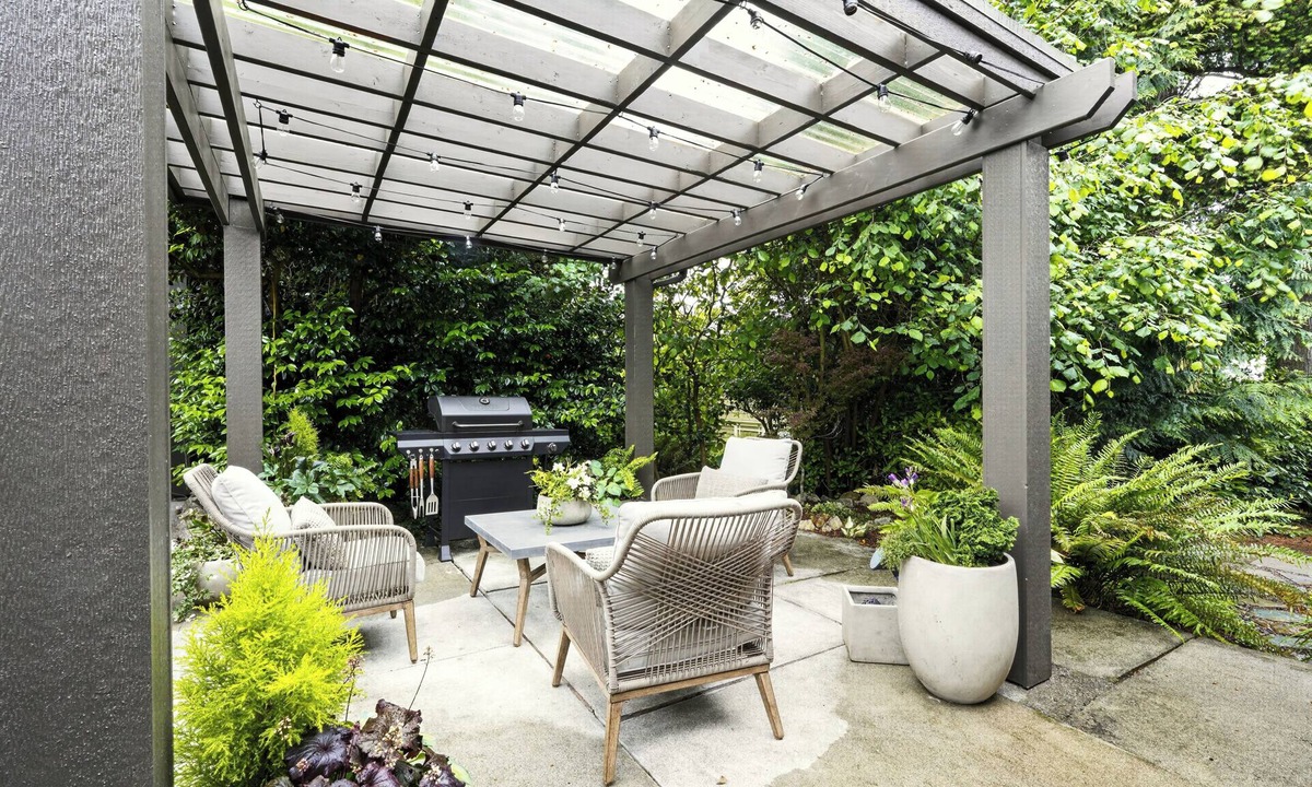 North Admiral House | Atop Alki Bungalow with peaceful retreat