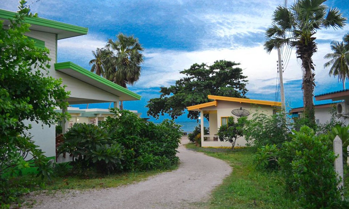 Khanom Hotel | Baan Chomlay Resort
