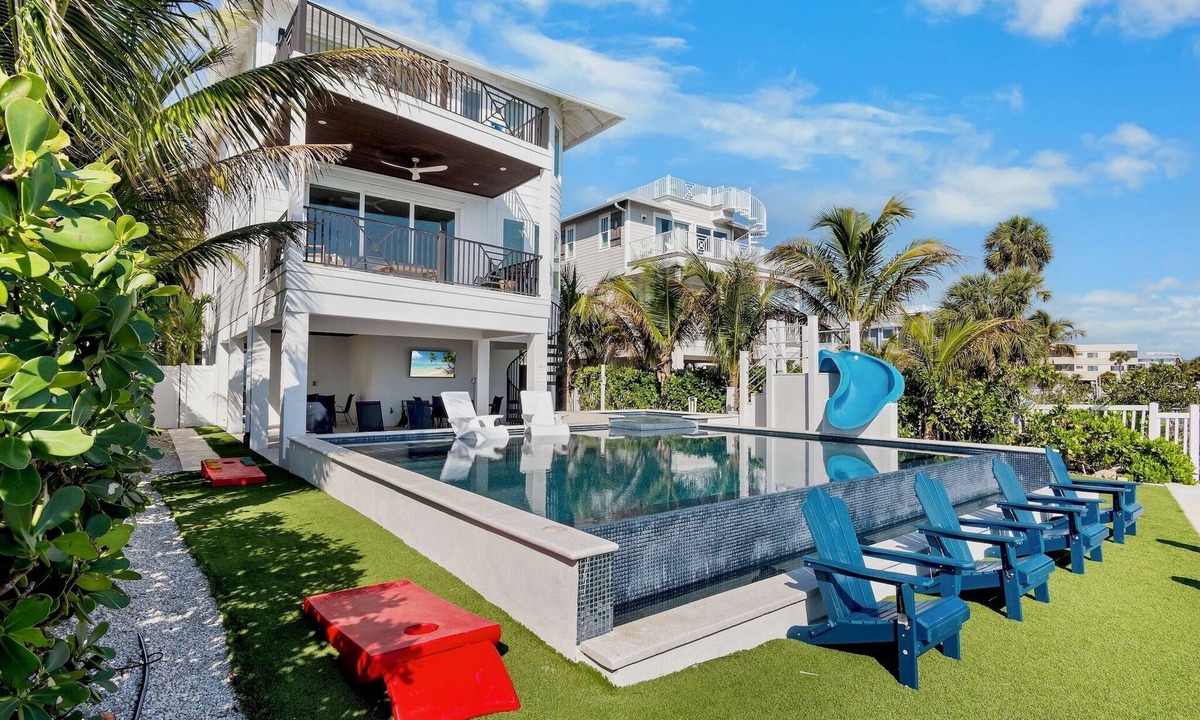Bradenton Beach House | Bayfront Luxury Home! Dock, Pool, Rooftop Deck, Near Beach - Beach to Bay