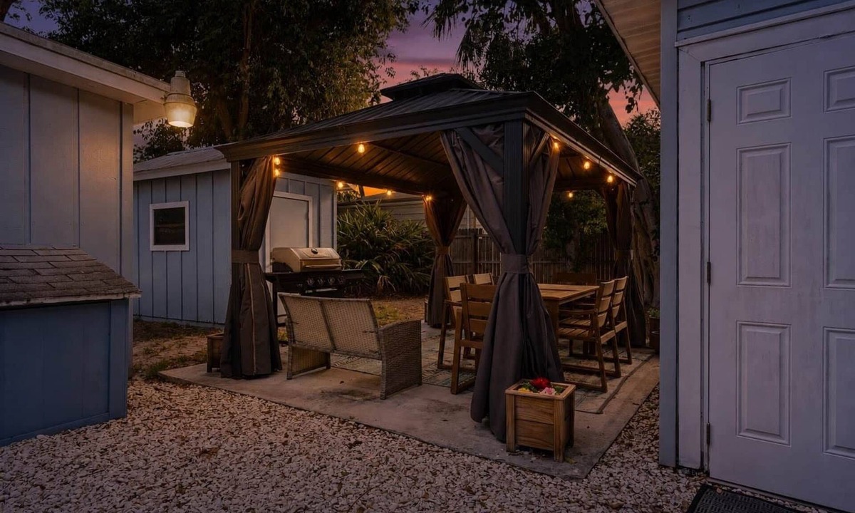 Southgate House | Beach Bum Bungalow-Sarasota-2 bdrm near Siesta Key