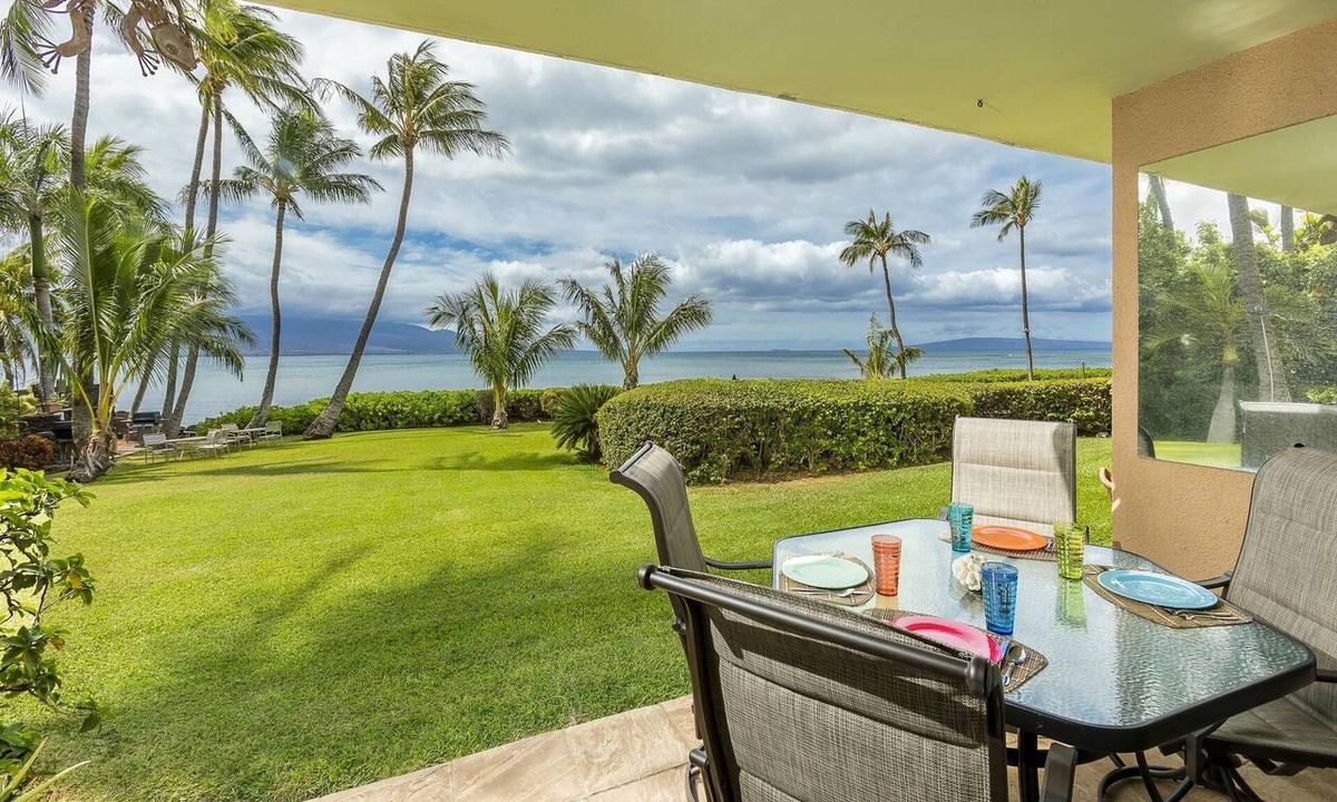 Maalaea Condo | Beachfront condo with ocean views, pool and hot tub summer deals