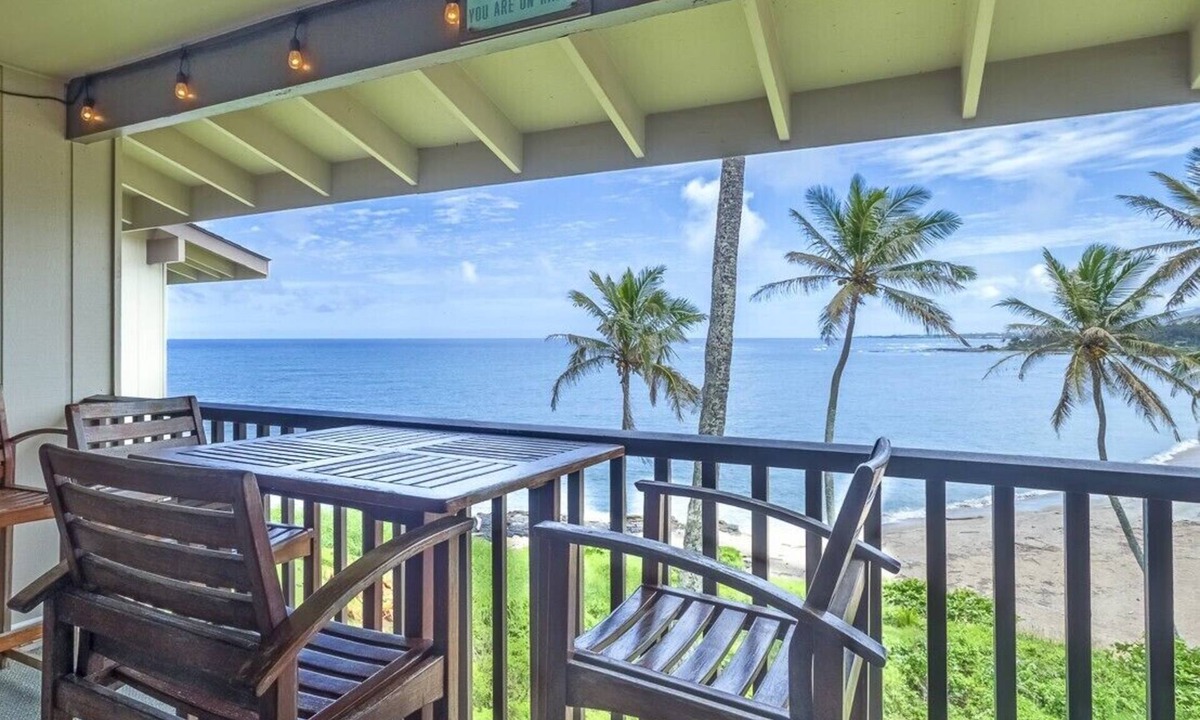 Wailua Condo | Beachside Kapaa top floor condo + A/C