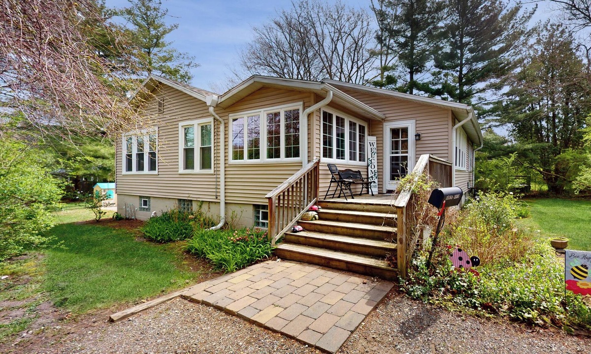 Lakeside House | Beautiful Lakeside MI vacation home with association beach access - late summer
