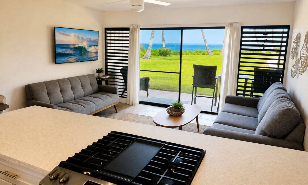 Kaunakakai Condo | Beautifully Renovated Beachfront Condo