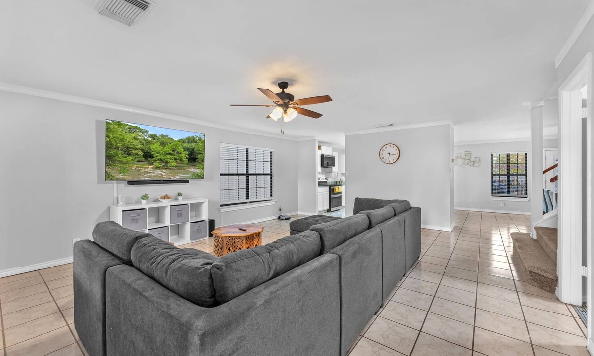 Converse House | Blue Yard Homes Spacious Family Stay Near Randolph AFB PS5 + Backyard