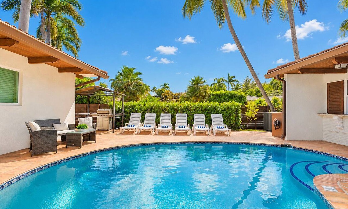 Hollywood Lakes Villa | Breathtaking 5BR/3BA Villa near Hollywood Beach