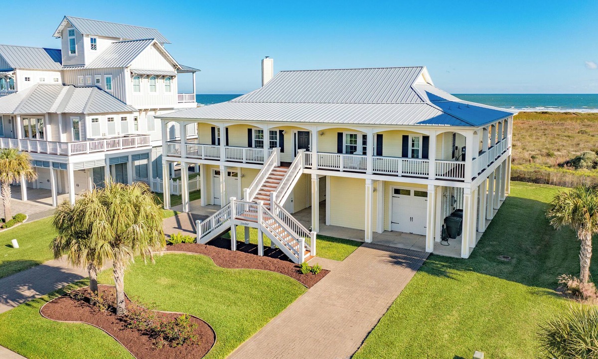 Red Fish Cove House | Bright Beachfront Retreat, Elevator, Dog Friendly, Quick Beach Access