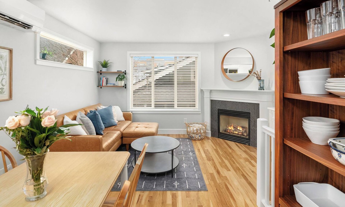 Genesee House | Bright West Seattle 3BR EV Parking Walkable Near Stadiums