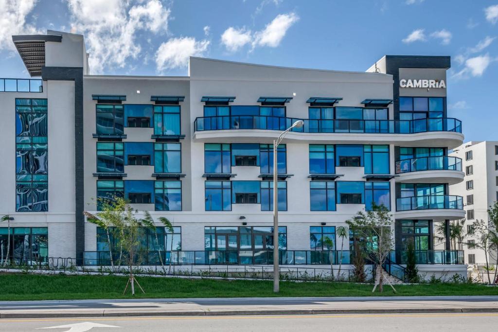 Lauderdale Beach Hotel | Cambria Hotel Fort Lauderdale Beach