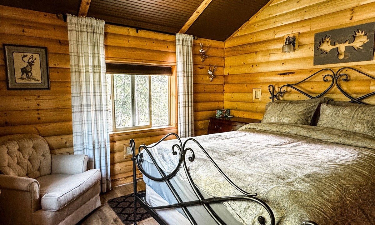 Moose Pass Cabin | Central location for touring all of Kenai Peninsula