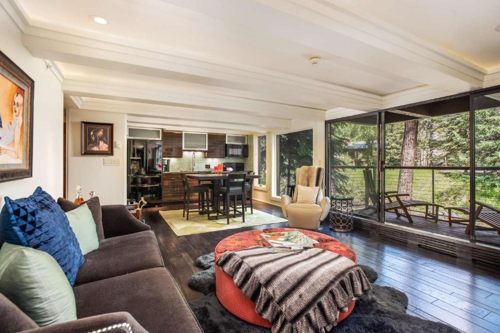 Aspen House | Chateau Eau Claire #9