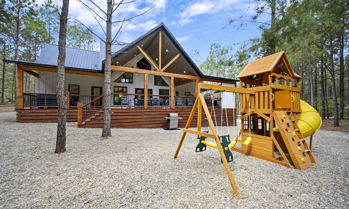 Hochatown Cabin | Chicken and Waffles Cabin Retreat w Hot Tub, Fire Pit , Fireplace & Deer Watch