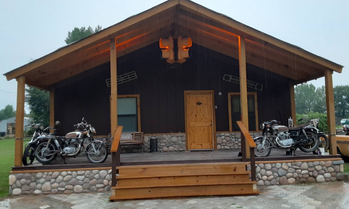 Idabel Cabin | Classic Car Cabin, About 8 miles out of town. Please read the description.
