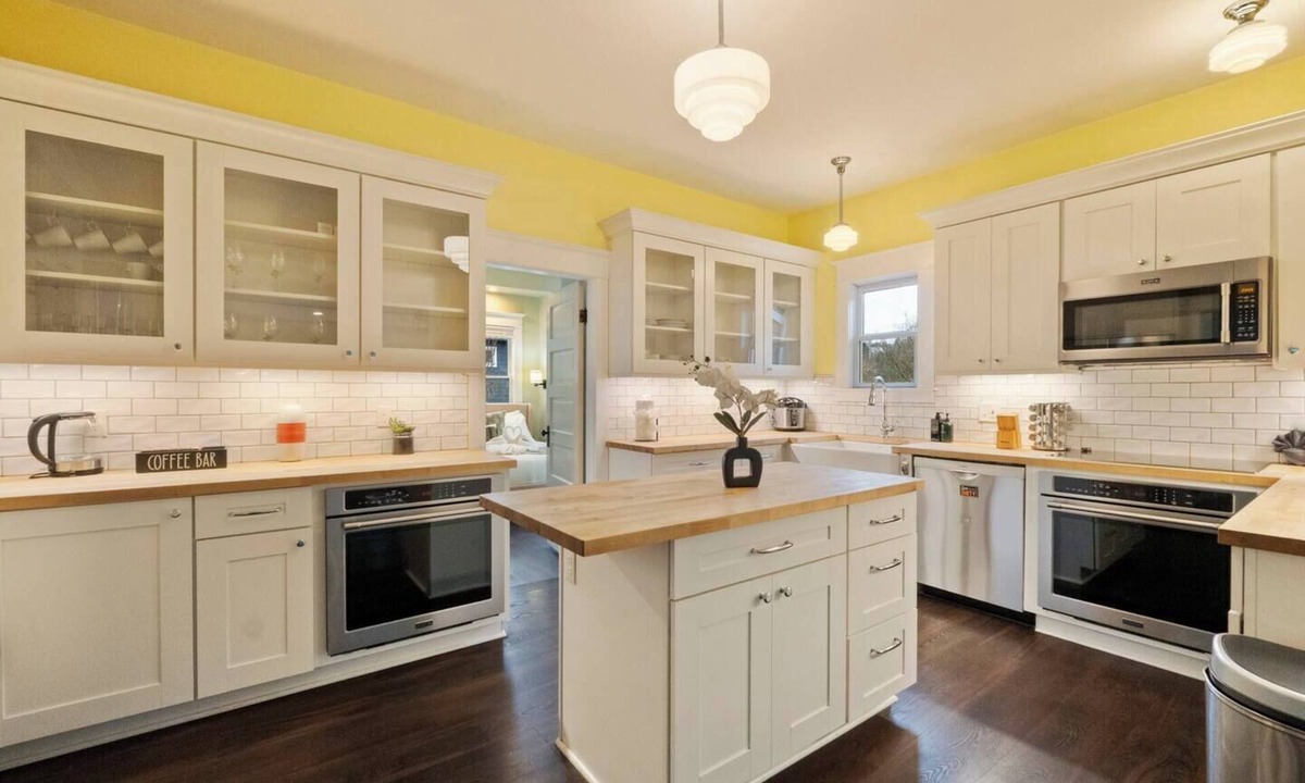 Mann House | Classic&Modern 4BR Home @Seattle | Ping Pong & BBQ