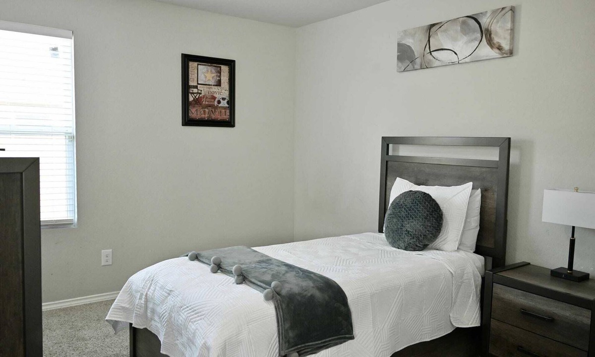 Southside House | Comfortable & Private Home Perfect for Families & Business Travelers!