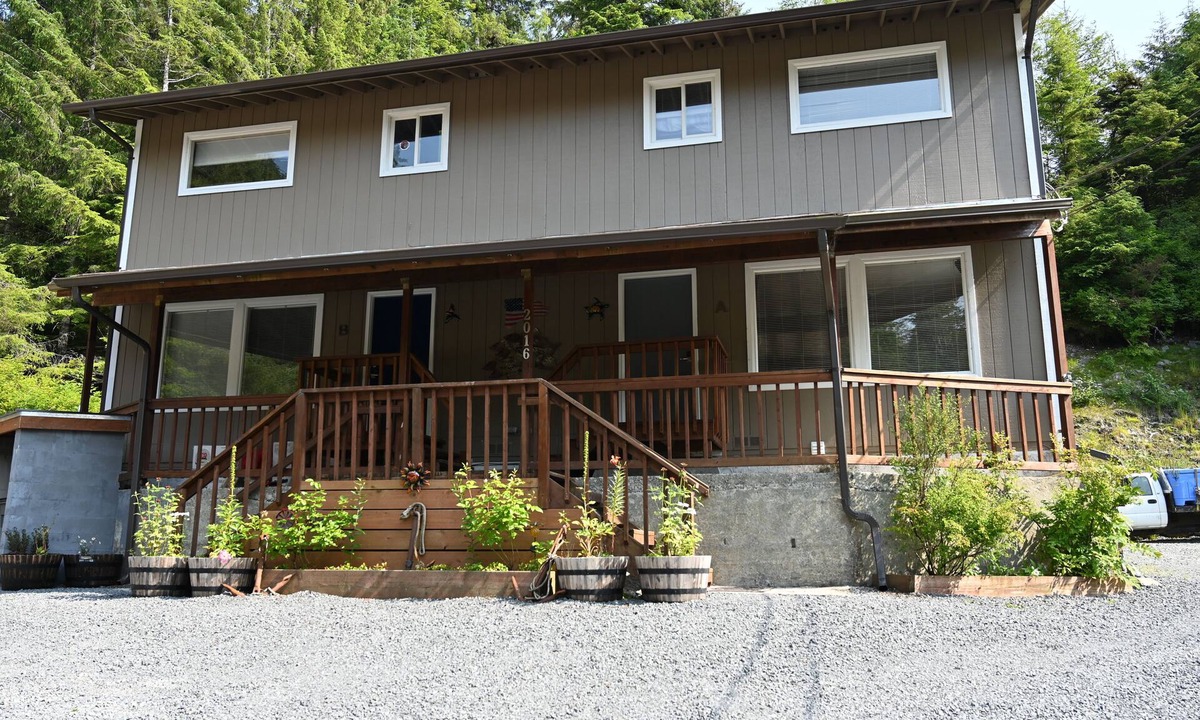 Sitka House | Comfy Duplex Unit A great for families and small groups, sleeps up to 9