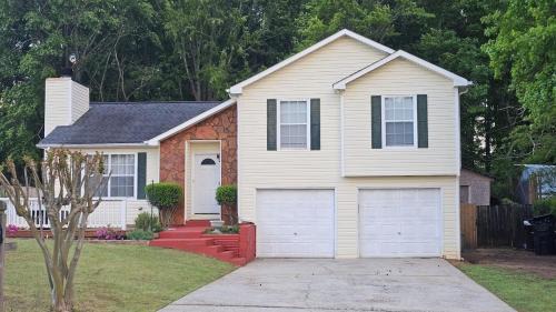 McDonough House | Comfy spacious and central home