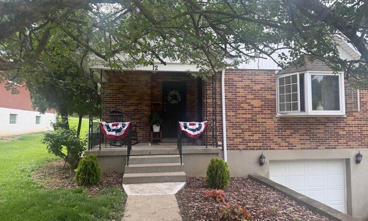 Cold Spring House | Convenient quiet 2/1 hot tub home near NKU