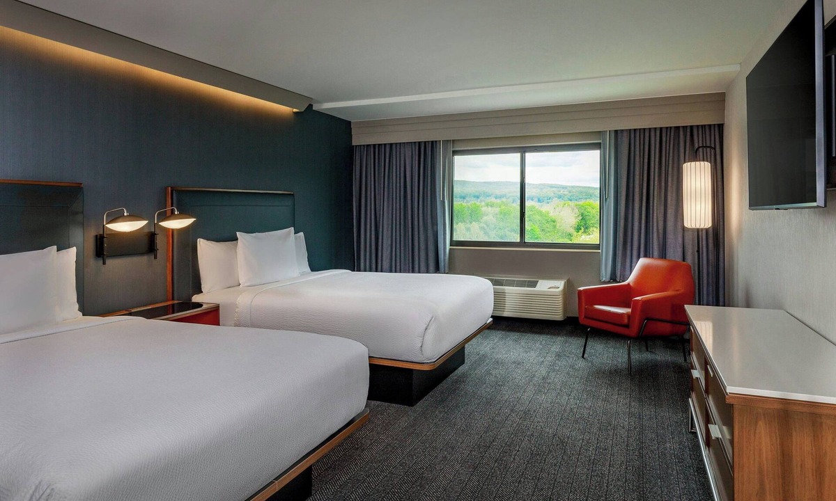 Oneonta Hotel | Courtyard Oneonta