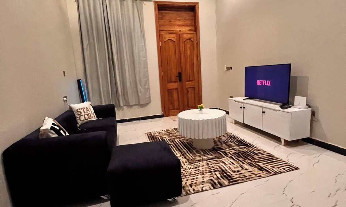 Zanzibar Town House | Cozy 2 Bedroom, Gated Home ,Walk to Zanzibar Airport