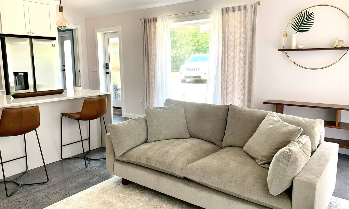Forest City House | Cozy Carriage House in Downtown Forest City!
