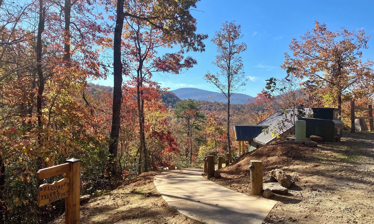 Fairview Cabin | Cozy mountain cabin for two - just 21 minutes from downtown Asheville
