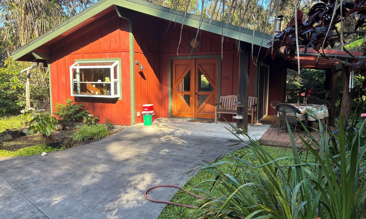 Kailua-Kona Cottage | Craftsman Cottage on 6 forested acres