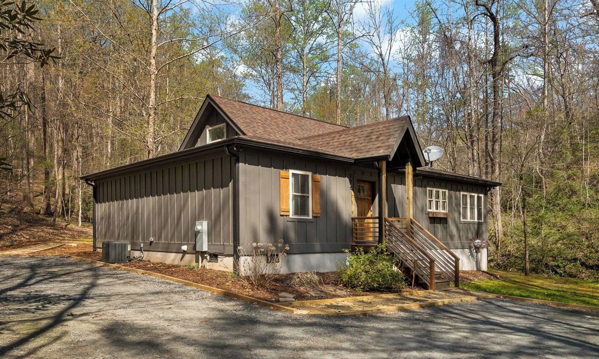 Lake Lure Cottage | Creekside Cottage w/Private Lake & Beach Access in Lake Lure