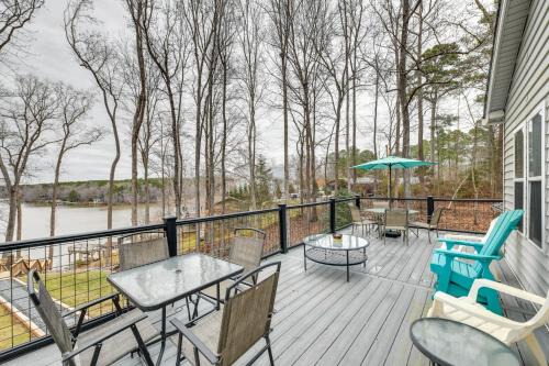 Bracey Apartment | Deck & Lake Gaston Access: Dog-Friendly Getaway