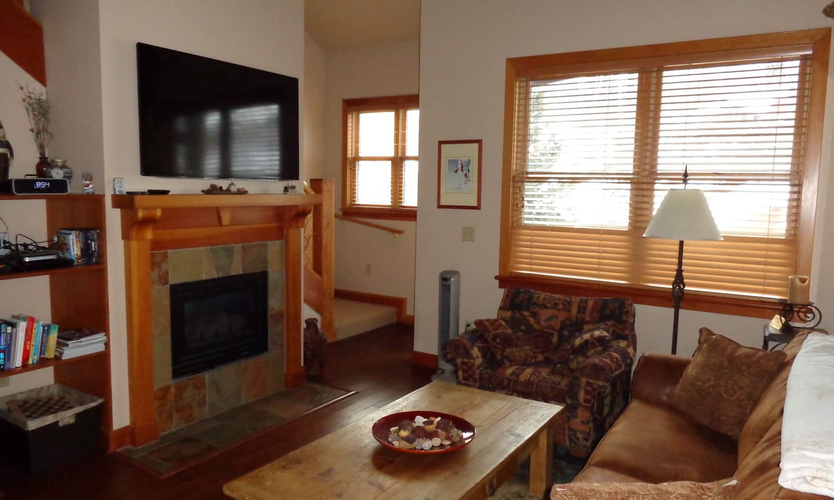 Deer Valley Condo | Deer Valley Townhouse, with New Private Hot Tub Just Steps Away from the Bus