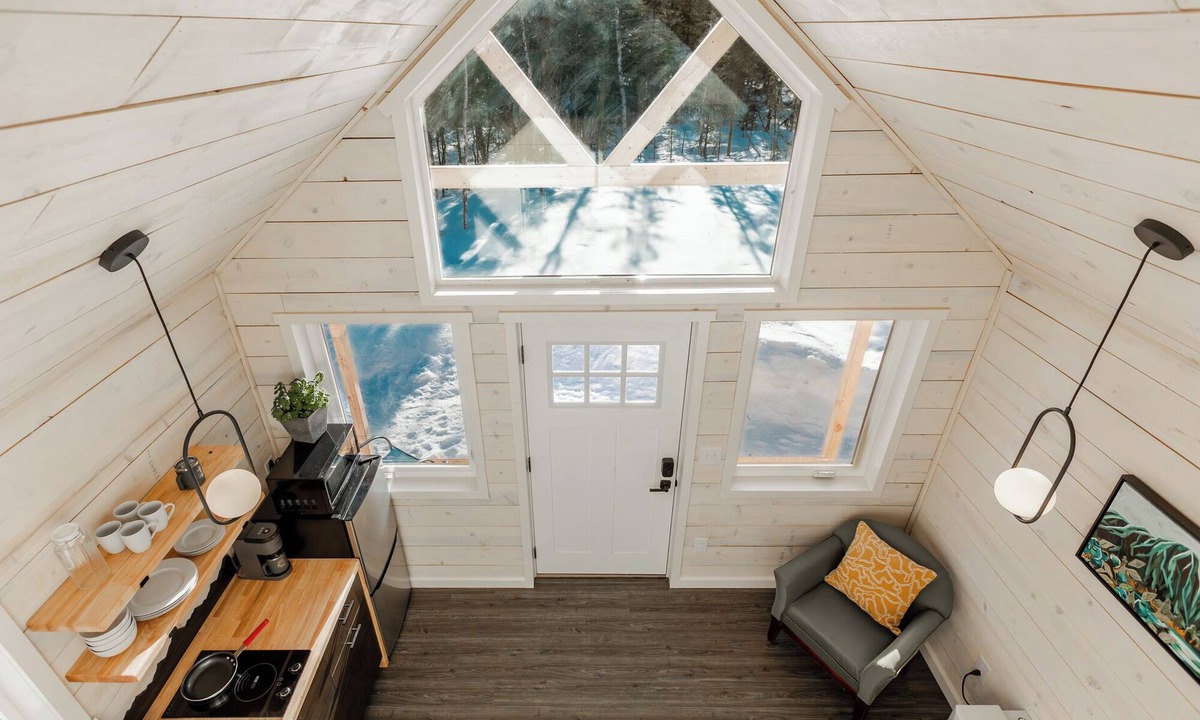 Chugiak Ski Chalet | Deluxe mountain-based retreat for two in Eklutna Valley