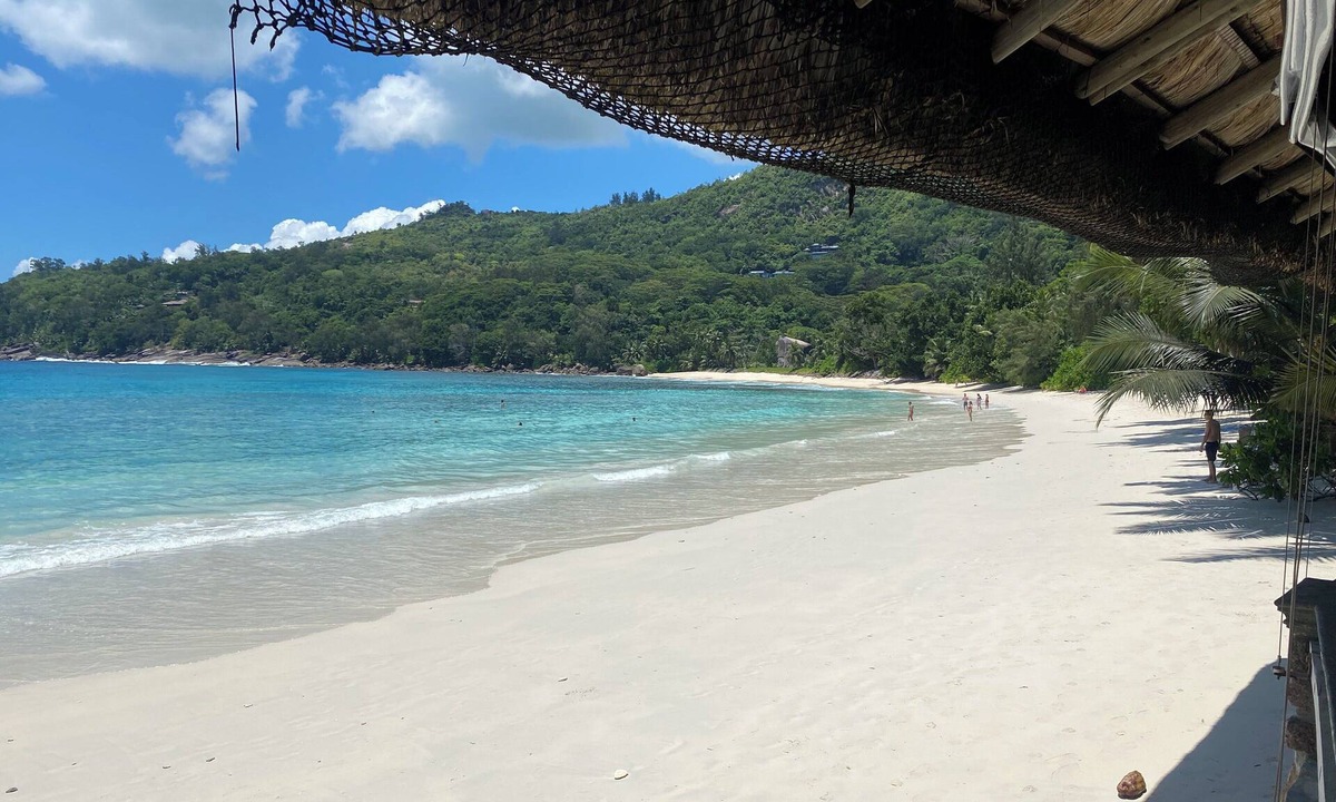 Mahe Island Apartment | Directly behind the beach cozy apartment in a quiet beautiful location