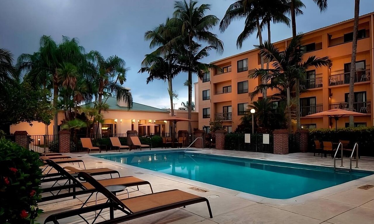 Miami Lakes Hotel | Elevate Your Miami Adventure! Pet-Friendly Stay Near Country Lake Park!