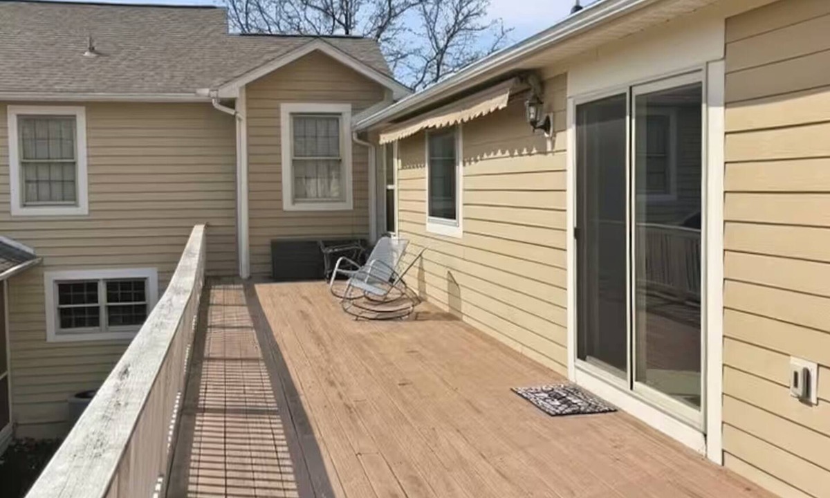 Dublin Apartment | Enjoy this fully functional guest house with a beautiful backyard and forest!