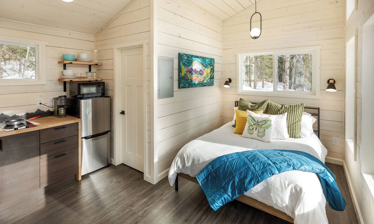 Chugiak Ski Chalet | Experience serenity in a deluxe tiny house amid the Eklutna Valley's beauty.